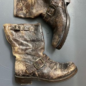 Women’s FRYE distressed Veronica short boot